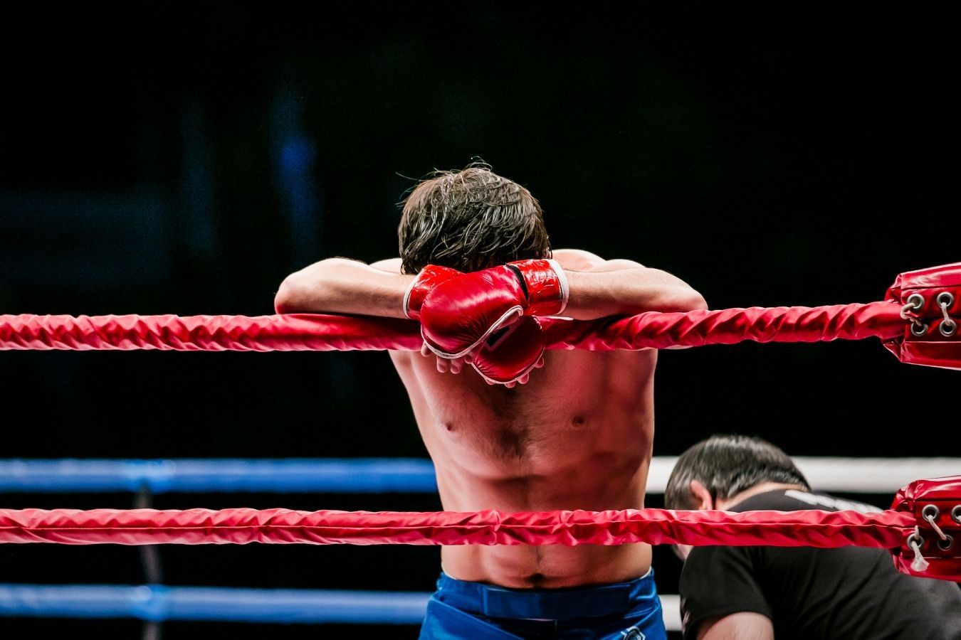 MMA fighter gassing out during a fight due to poor conditioning